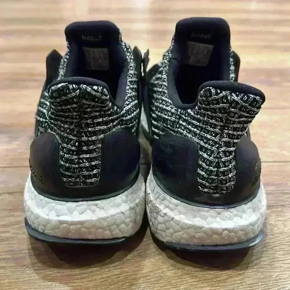 ADIDAS Men’s Ultra Boost Size US 8.5 in Excellent Condition - Picture 6 of 8